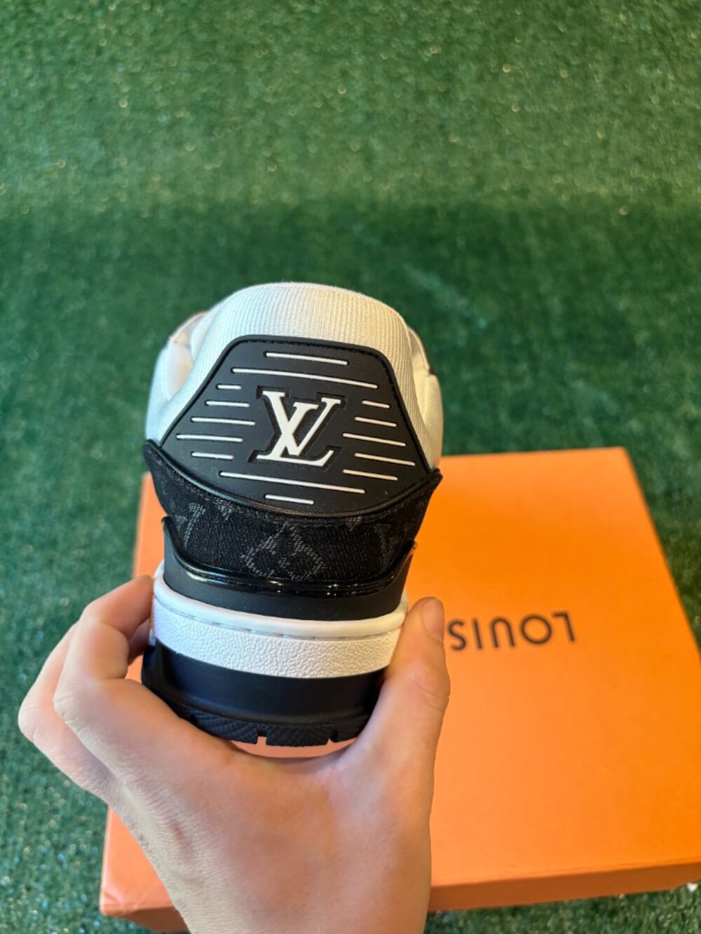 Louis Vuitton Trainer Sneakers Black White Monogram - Picture 4 of 6